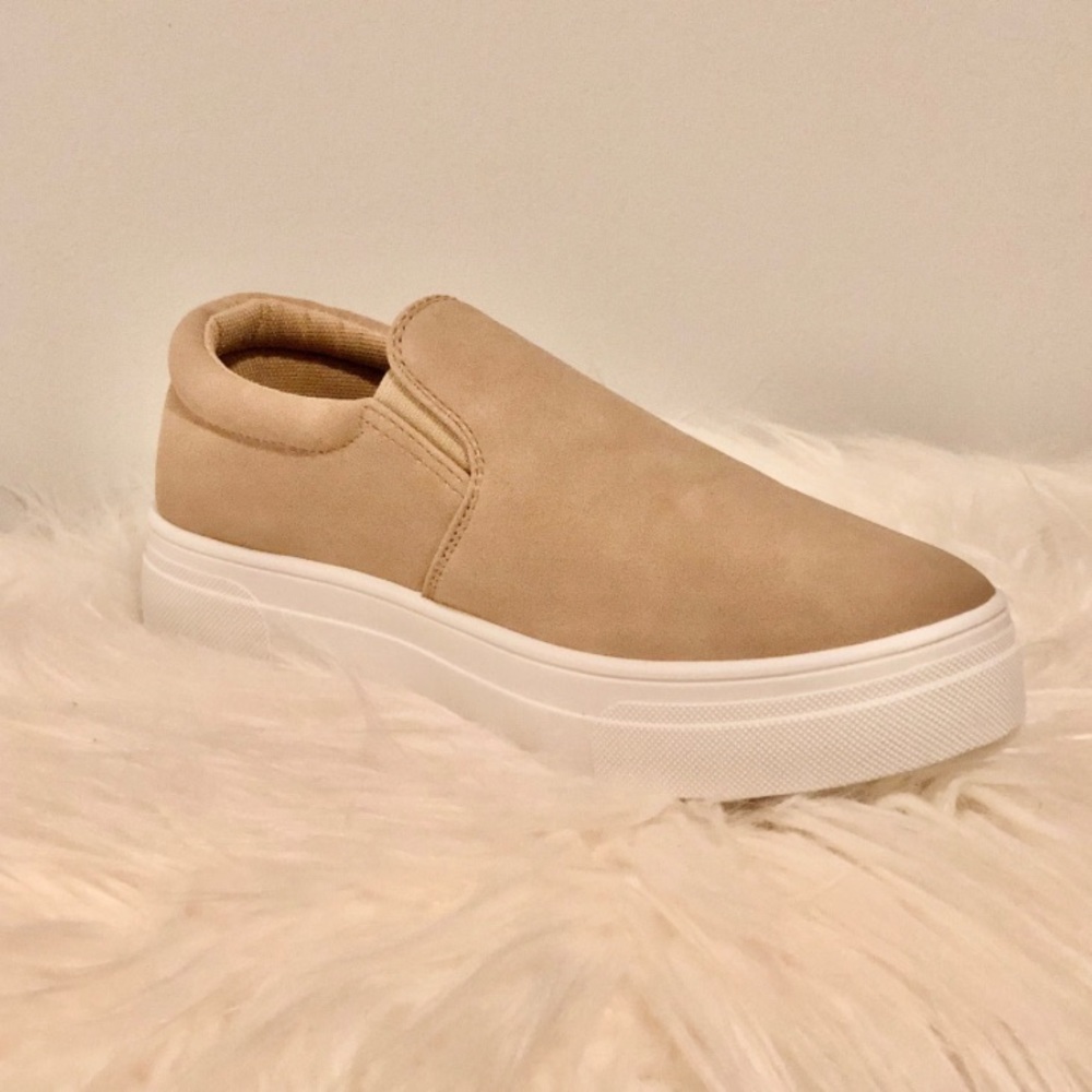 Tan slide in sneakers